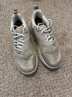 Keen Women’s WK400 Walking Sneaker Size 9.5, EUC